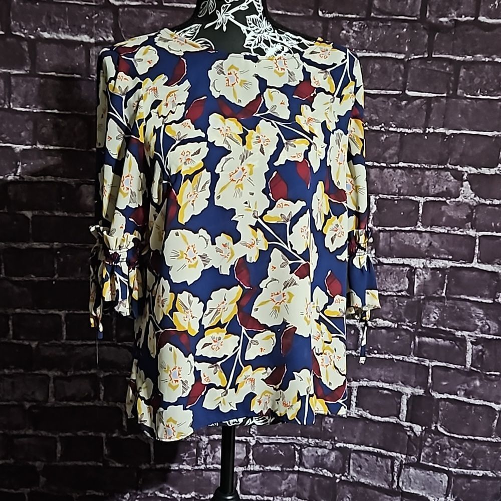 Rose + Olive Floral Short Sleeve Top size medium